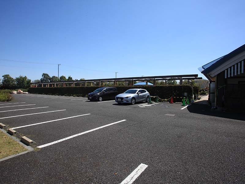 さいたまメモリアルパーク　広々とした専用駐車場