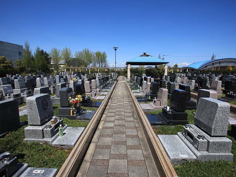 さいたまメモリアルパーク　インターロッキング施工の参道