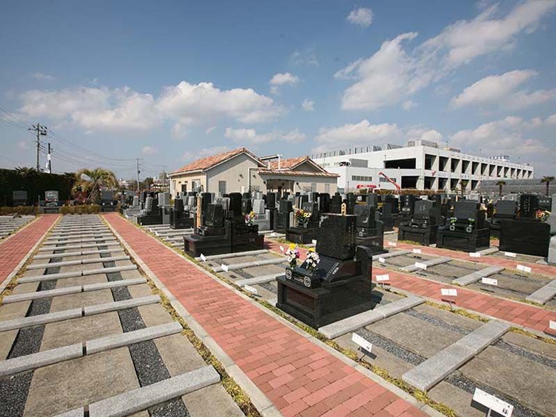 第二朝霞聖地霊園　隣との間にゆとりがある区画