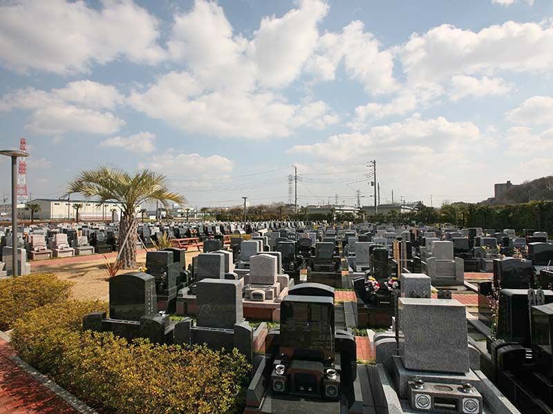 第二朝霞聖地霊園　開放的な霊苑内