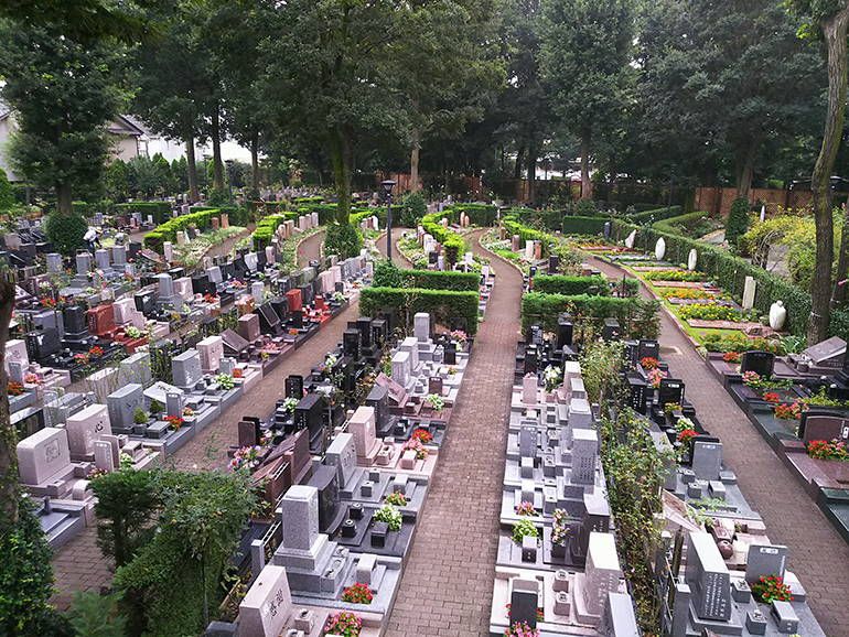 小平ふれあいパーク　参道はバリアフリー設計