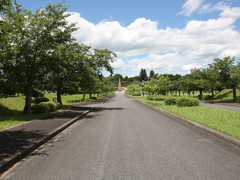 成田メモリアルパーク　水はけのよい参道