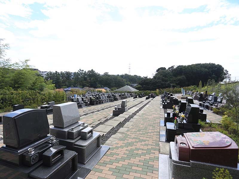 あざみ野浄苑　オールバリアフリーの園内