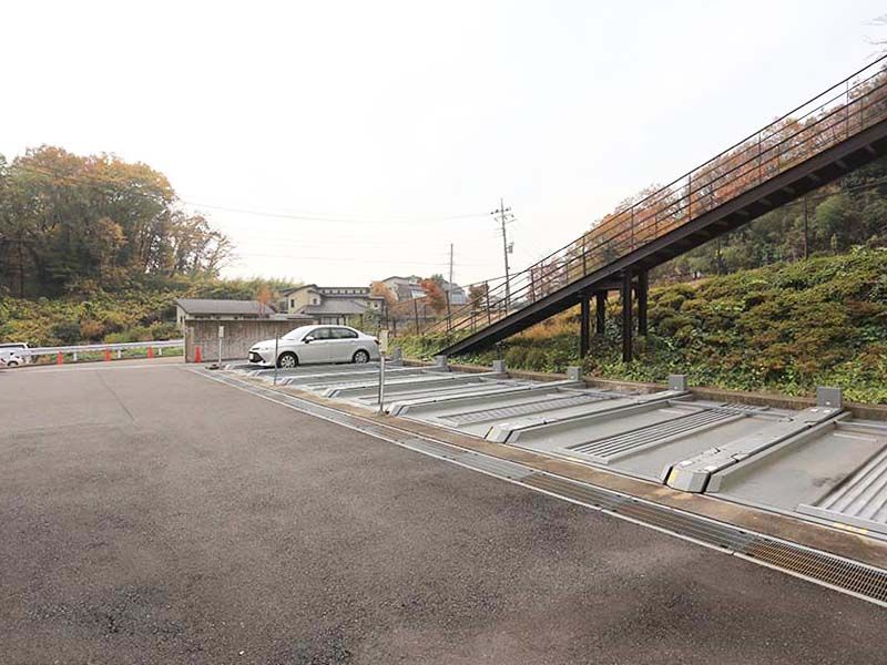 あざみ野浄苑　平置きの駐車場