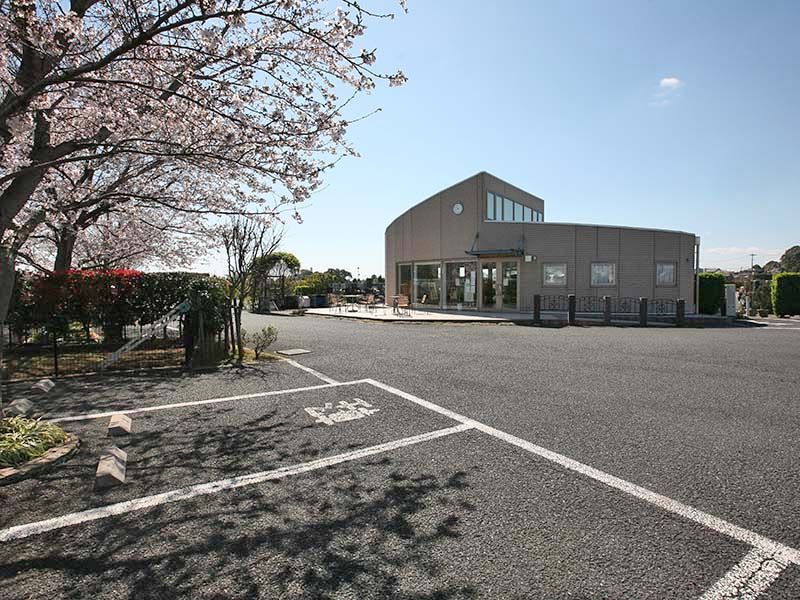 大宮霊園 第二期　桜が咲く駐車場
