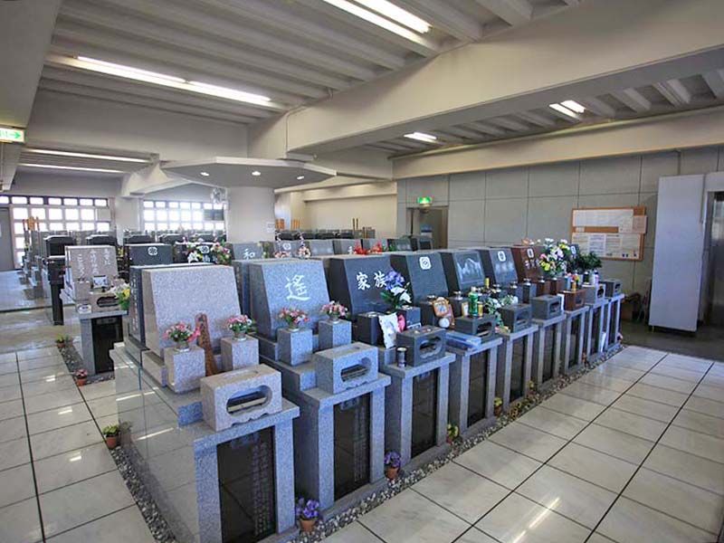 神奈川聖堂　気候を気にせずゆったりとお参りできる空間