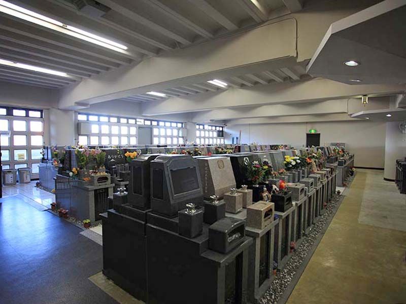 神奈川聖堂　洋型墓石の区画