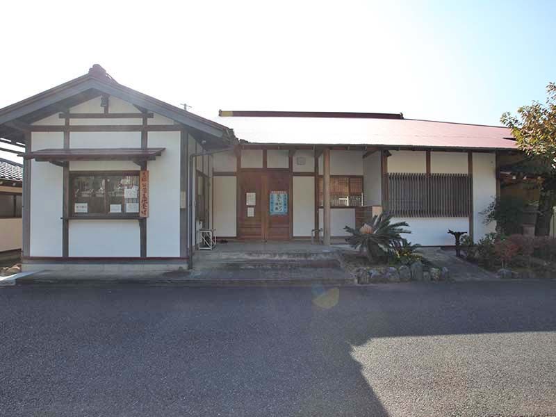 湯河原吉祥公園墓地　現地案内所・休憩所の外観