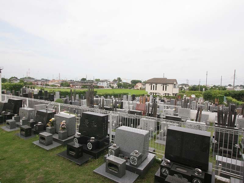 春日部メモリアルヒルズ　開放的な苑内風景