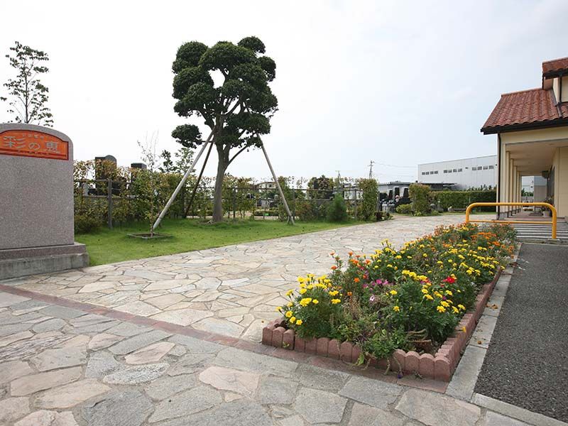 公園墓地 彩の恵　花と緑の霊園入り口