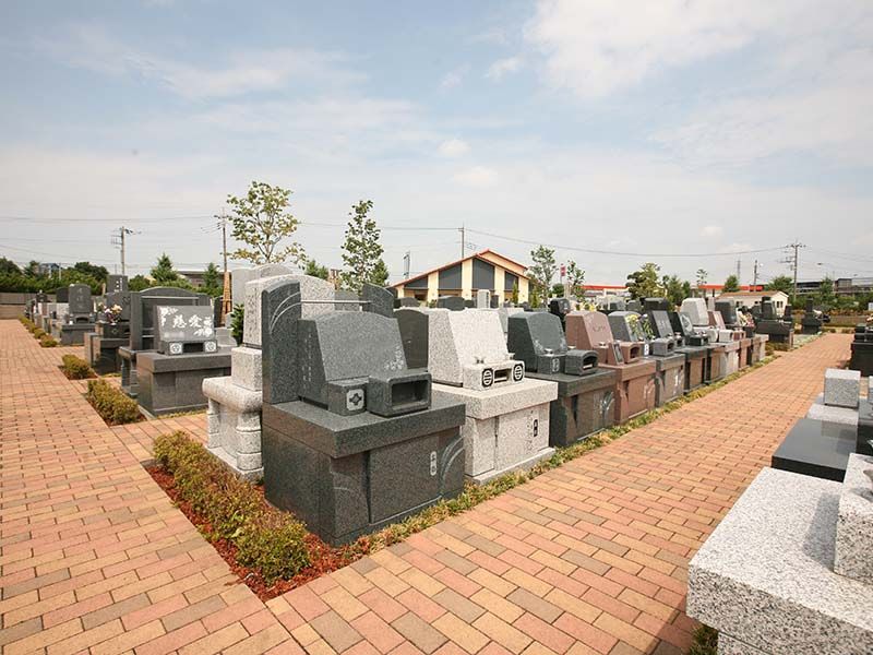 公園墓地 彩の恵　デザイン豊富な洋型墓石