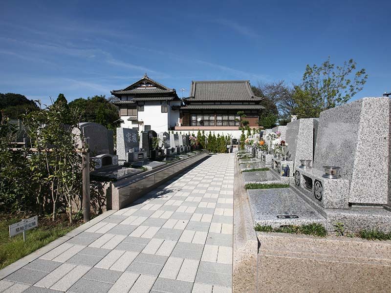 染谷の里 大宮四季彩霊苑　バリアフリー設計の参道