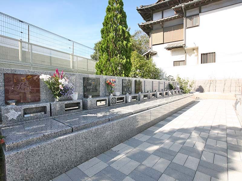 染谷の里 大宮四季彩霊苑　プレート墓所「額の縁」