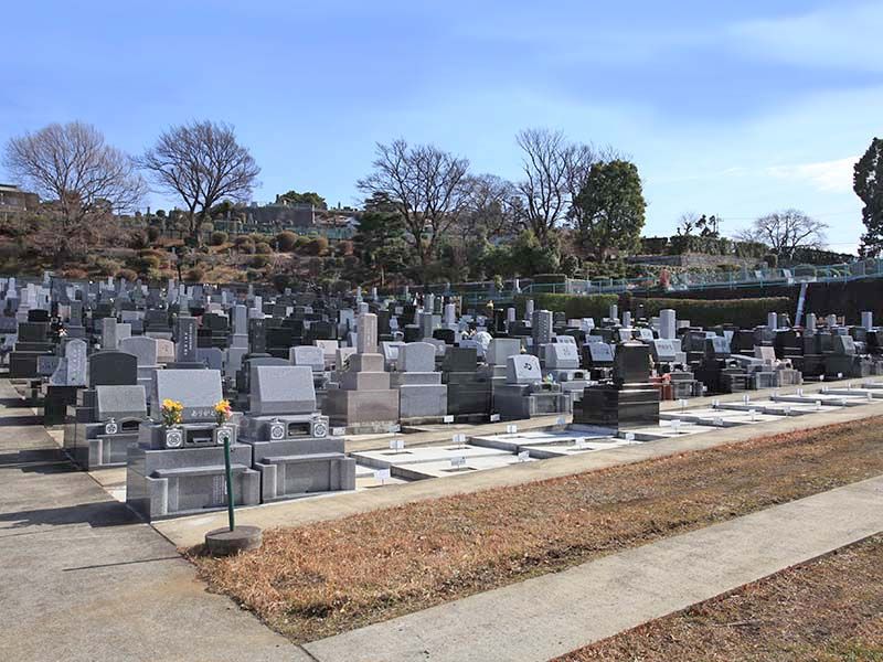 春秋苑　周りに遮るものがない広大な敷地