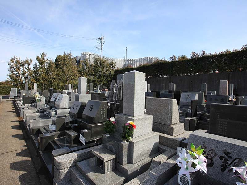 春秋苑　緑に囲まれた墓域