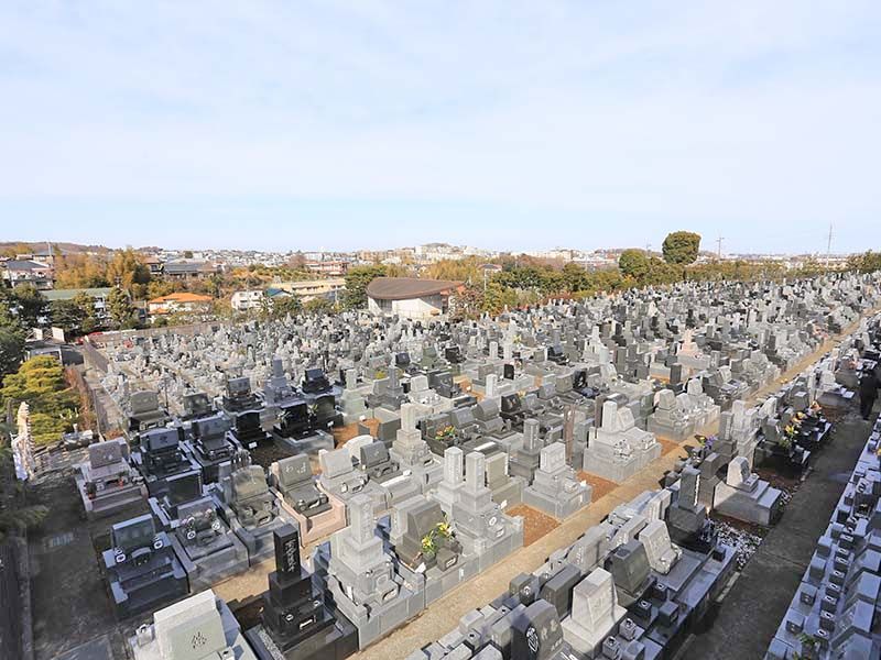 春秋苑　生田丘陵の日当たりの良い立地