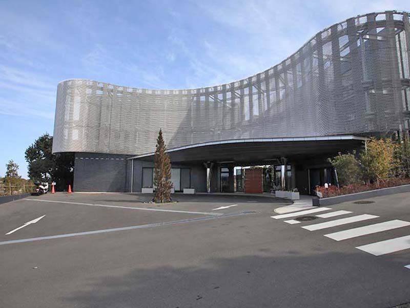 春秋苑 青蓮堂 屋内御廟 　モダンな外観