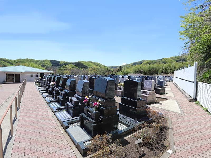 鶴巻霊園 もえぎのさと　なだらかな丘はバリアフリー設計