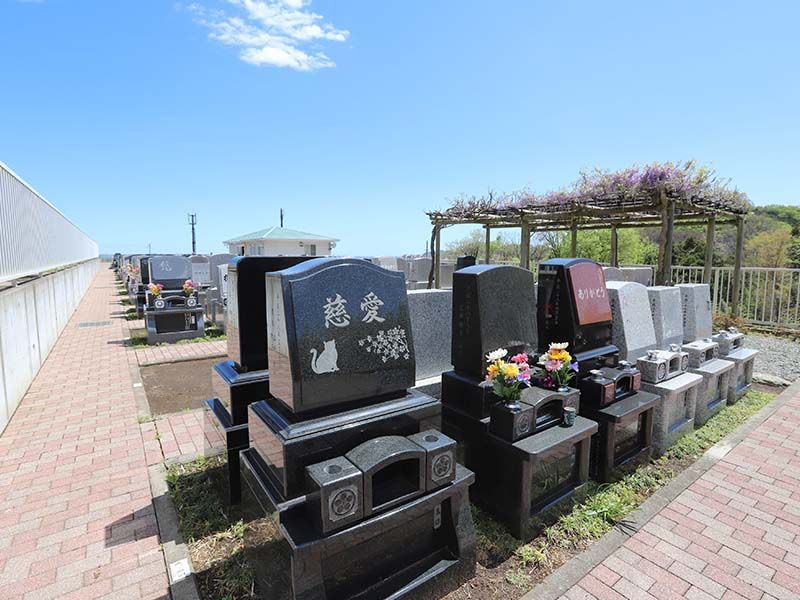 鶴巻霊園 もえぎのさと　全区画ペットと一緒に眠ることができる