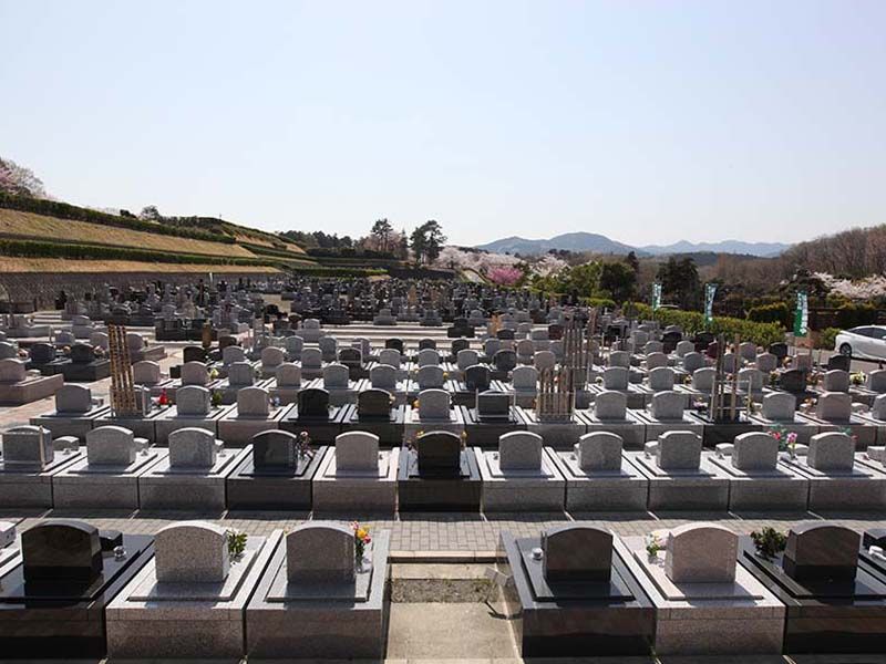 地産霊園　自然の囲まれた墓域