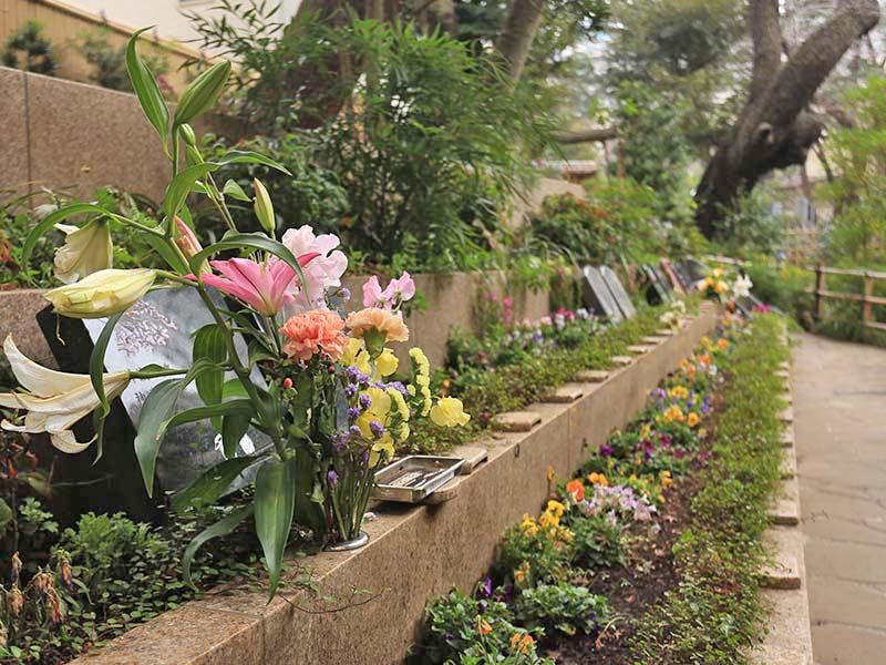 高輪墓苑 正満寺「ふれあいの碑」　二人用永代供養墓「憩」