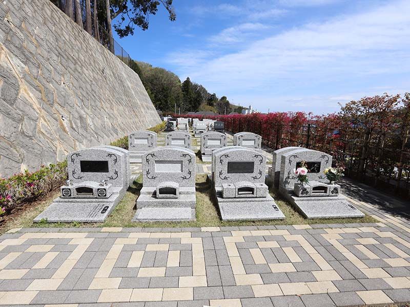 たきやま台墓苑　芝生墓所①