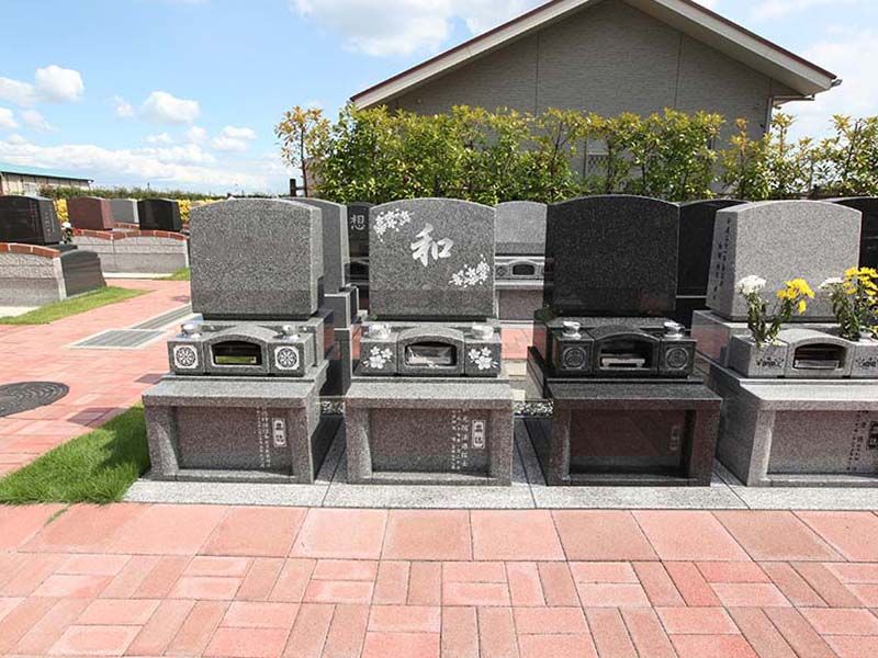 なごみの丘霊園　御影石が美しい墓石