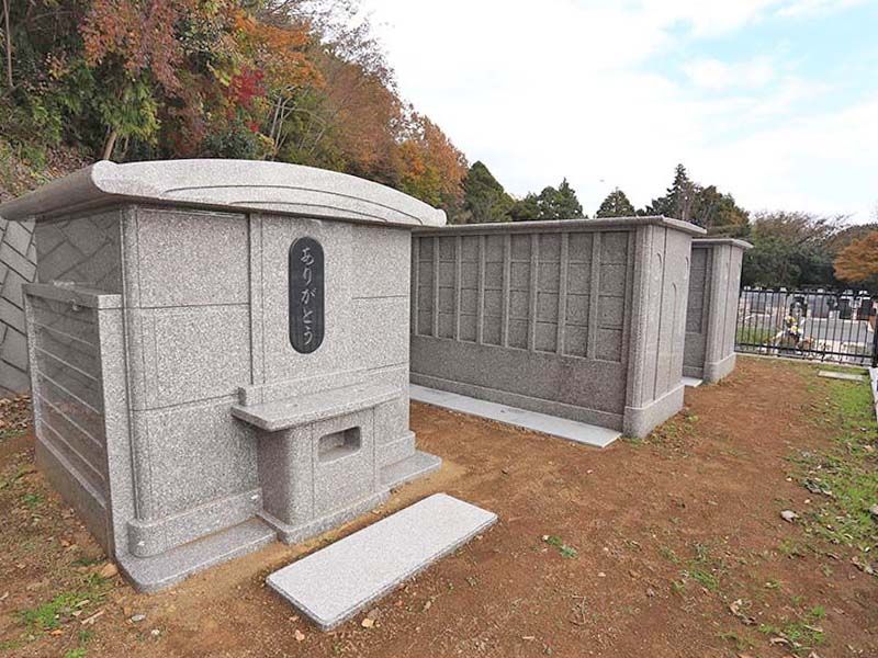 メモリアルパーク厚木ふるさとの丘　優しい雰囲気の供養碑