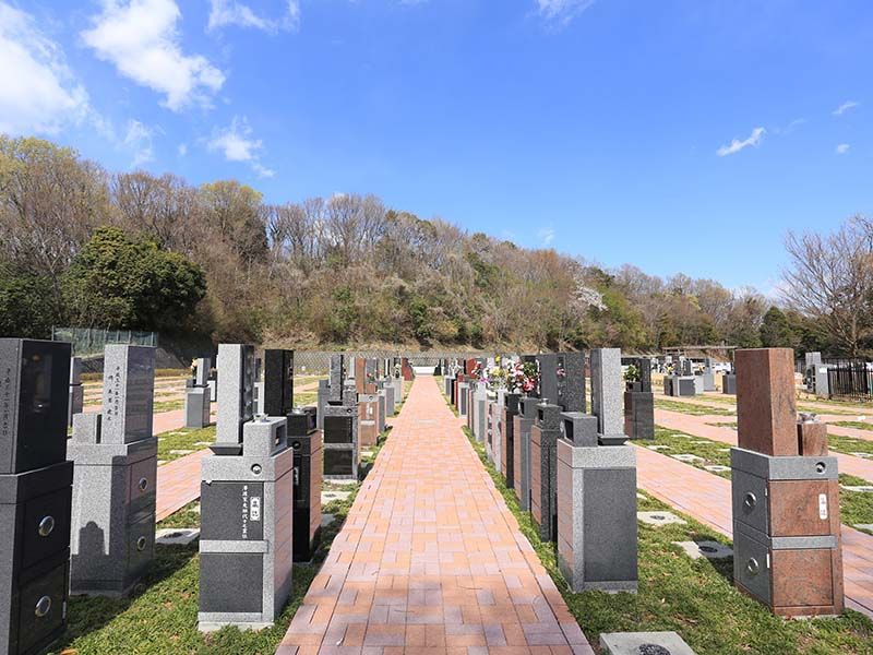 メモリアルパーク厚木ふるさとの丘　レンガ造りの参道