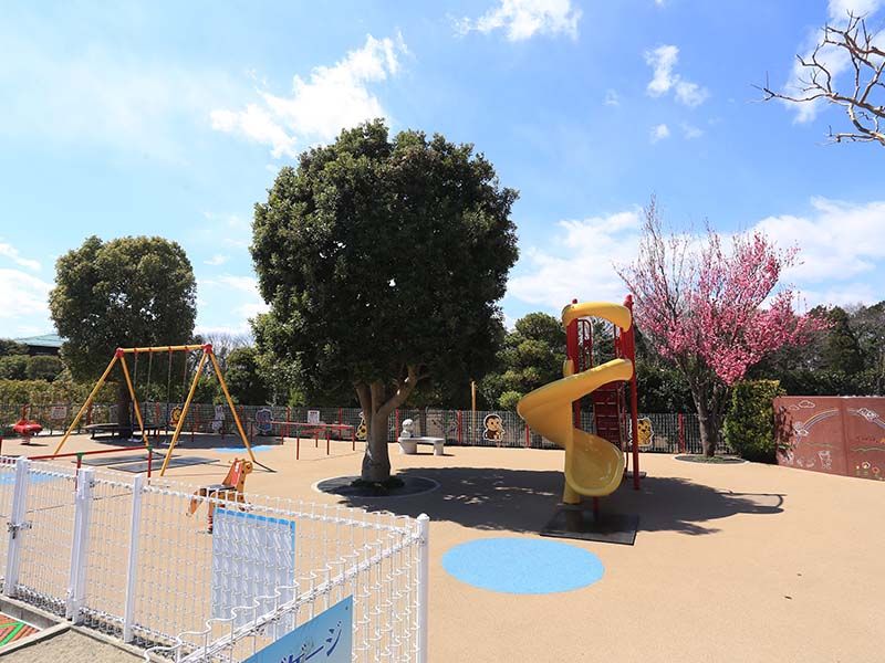 日本庭園陵墓 紅葉亭　苑内にあるこども広場