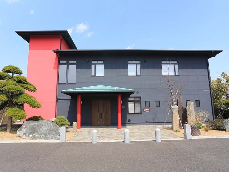 日本庭園陵墓 紅葉亭　オシャレな雰囲気の管理棟