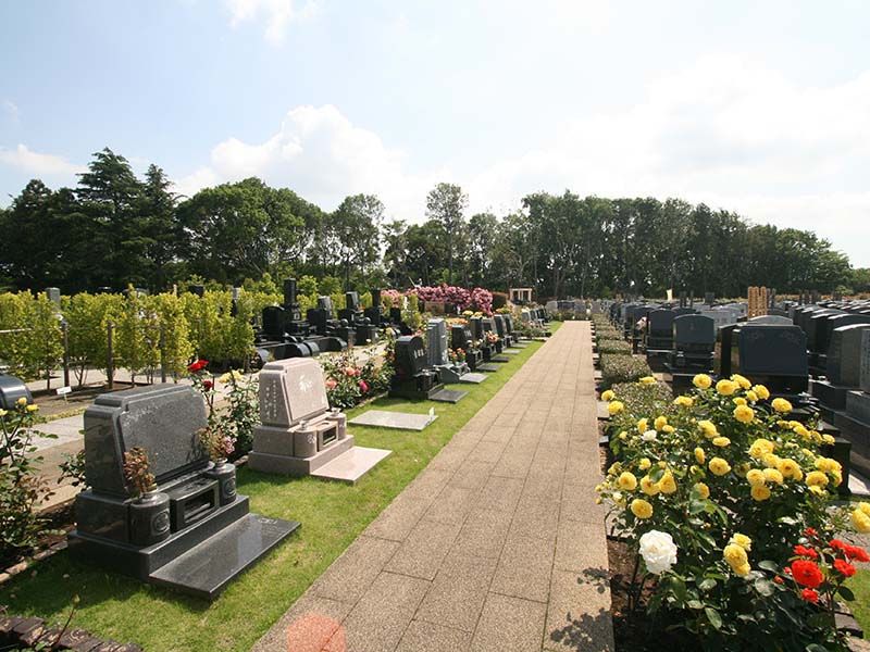 メモリアルパーク大和墓苑 ふれあいの郷　ふれあいエリア内の「芝墓所」