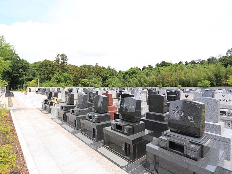 メモリアルガーデン梅郷聖地　思い思いの言葉を彫刻