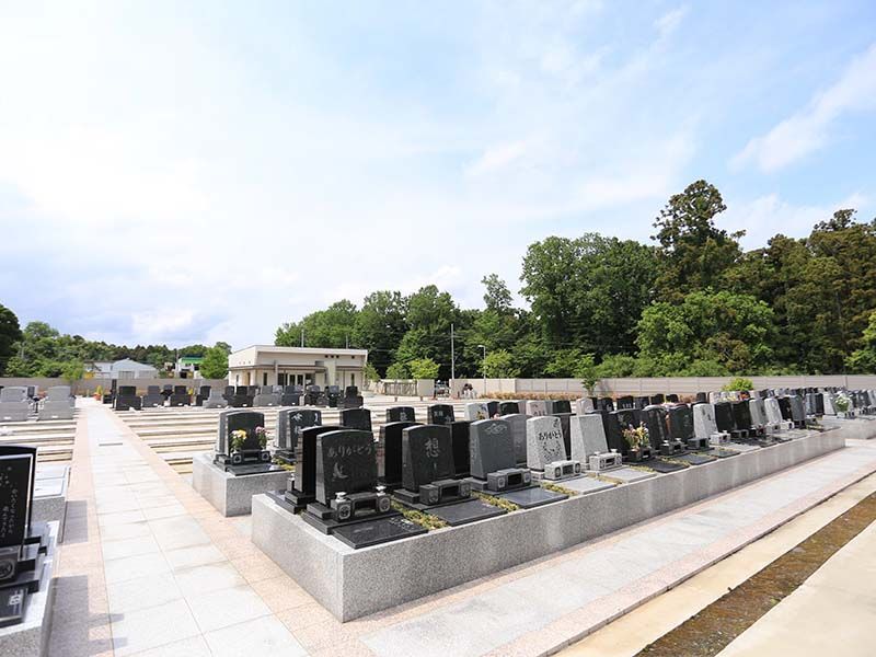 メモリアルガーデン梅郷聖地　平坦な参道