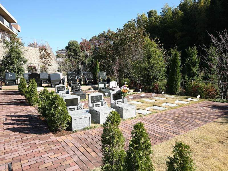 メモリアルプレイス川口の郷　ゆとりある区画の芝生墓所