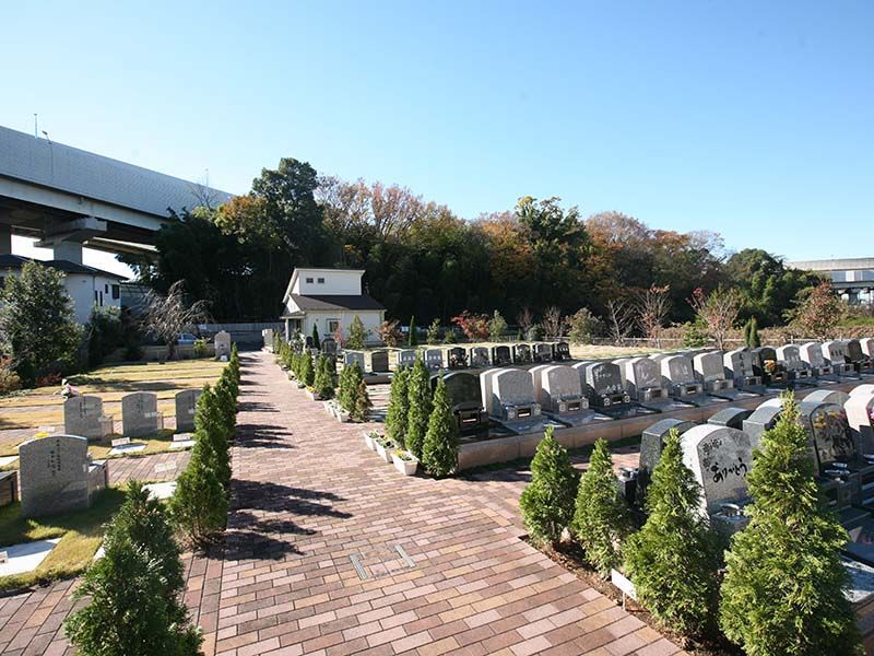 メモリアルプレイス川口の郷　自然豊かな苑内風景