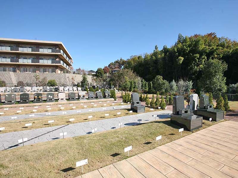 メモリアルプレイス川口の郷　日の当たる芝生墓所