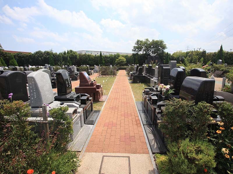 メモリアルパーク天空の杜　インターロッキング施工の参道