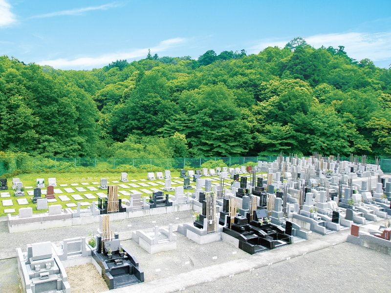 萩霊園　豊かな自然に囲まれた霊園風景