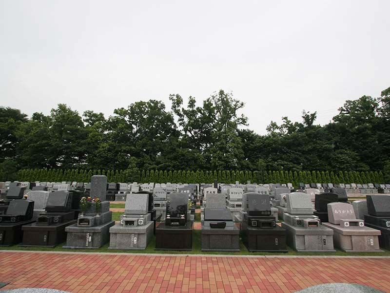 南川越霊園　自然に囲まれた墓域