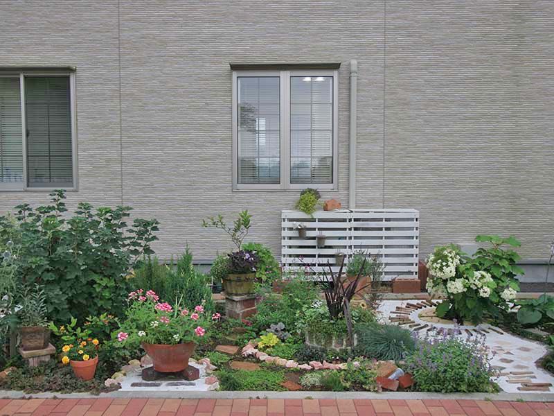 南川越霊園　美しく彩られた庭