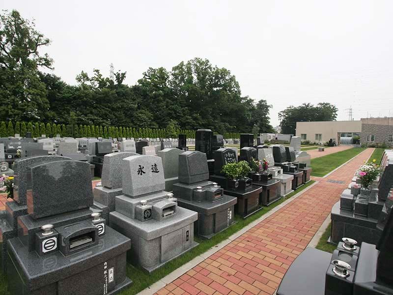 南川越霊園　開放感のある緑地付き墓所