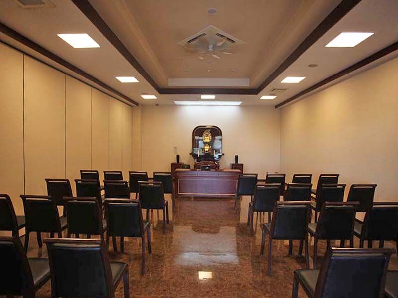 やすらぎの里 南葉山霊園　礼拝室内