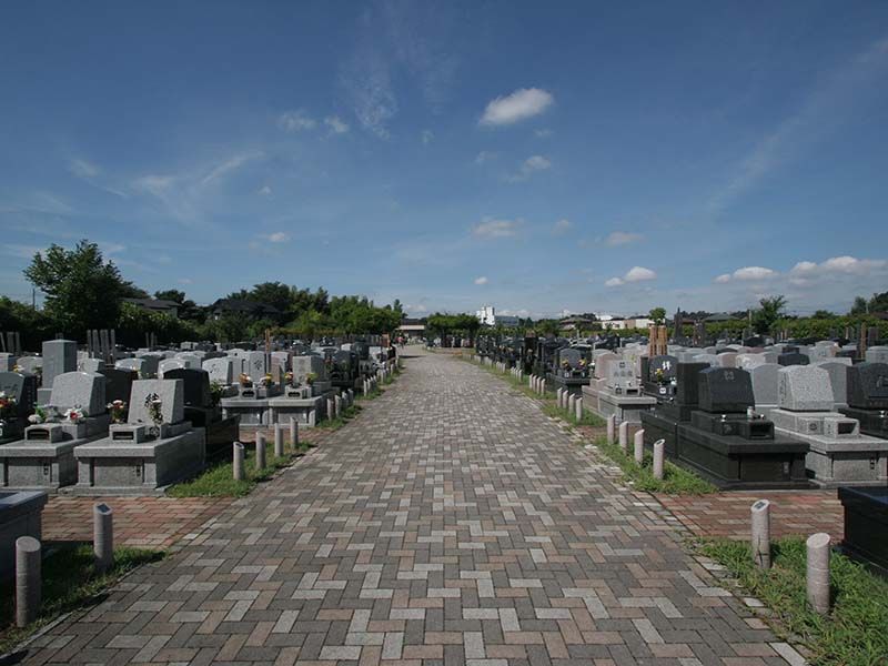 むさしの聖地 永久の郷　バリアフリー設計の参道