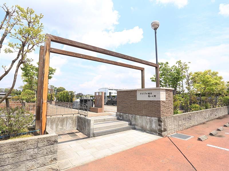 メモリアル越谷 憩いの郷　広々とした入り口