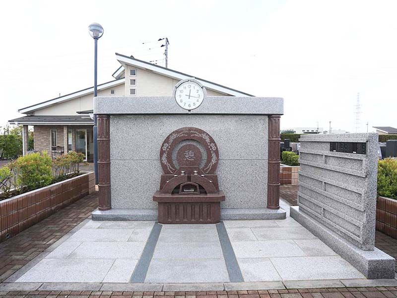 メモリアル越谷 憩いの郷　永代供養塔「憩」