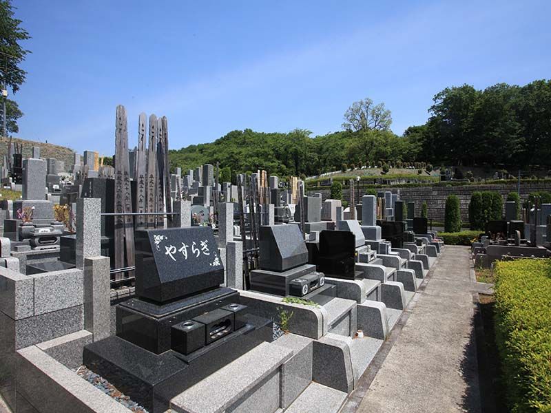 武蔵岡霊園　手入れの行き届いた墓域