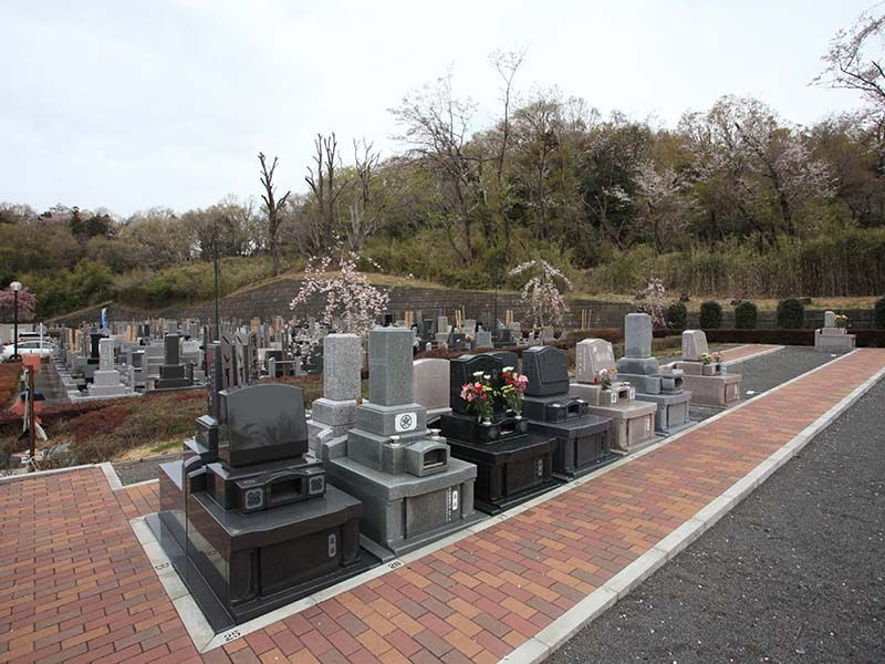 武蔵岡霊園　バリアフリー設計でお参りしやすい墓域