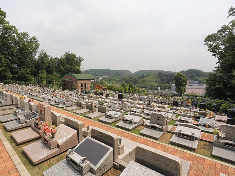 メモリアルパーククラウド御殿山　開放感のある芝生墓所