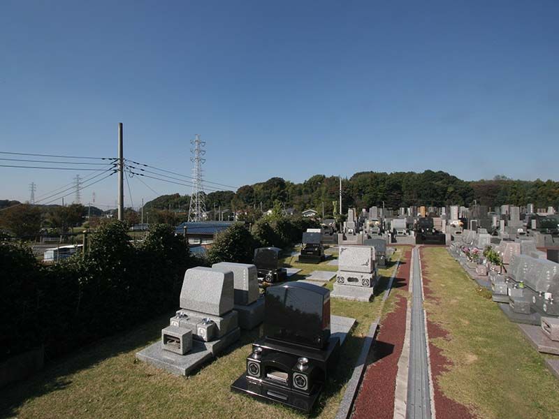 メモリアルヒルズ湘南　緑に囲まれた墓域